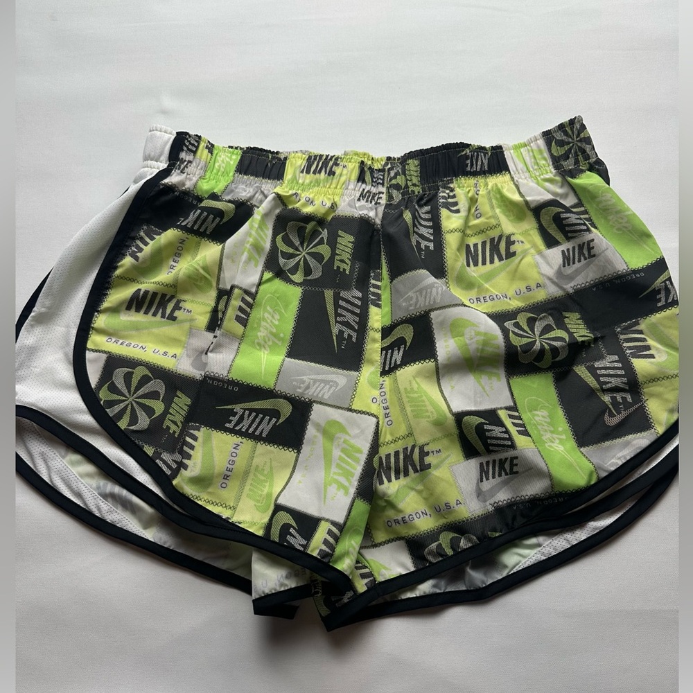 NWT Nike Graphic Print Oregon sports Shorts. Lining. Size L